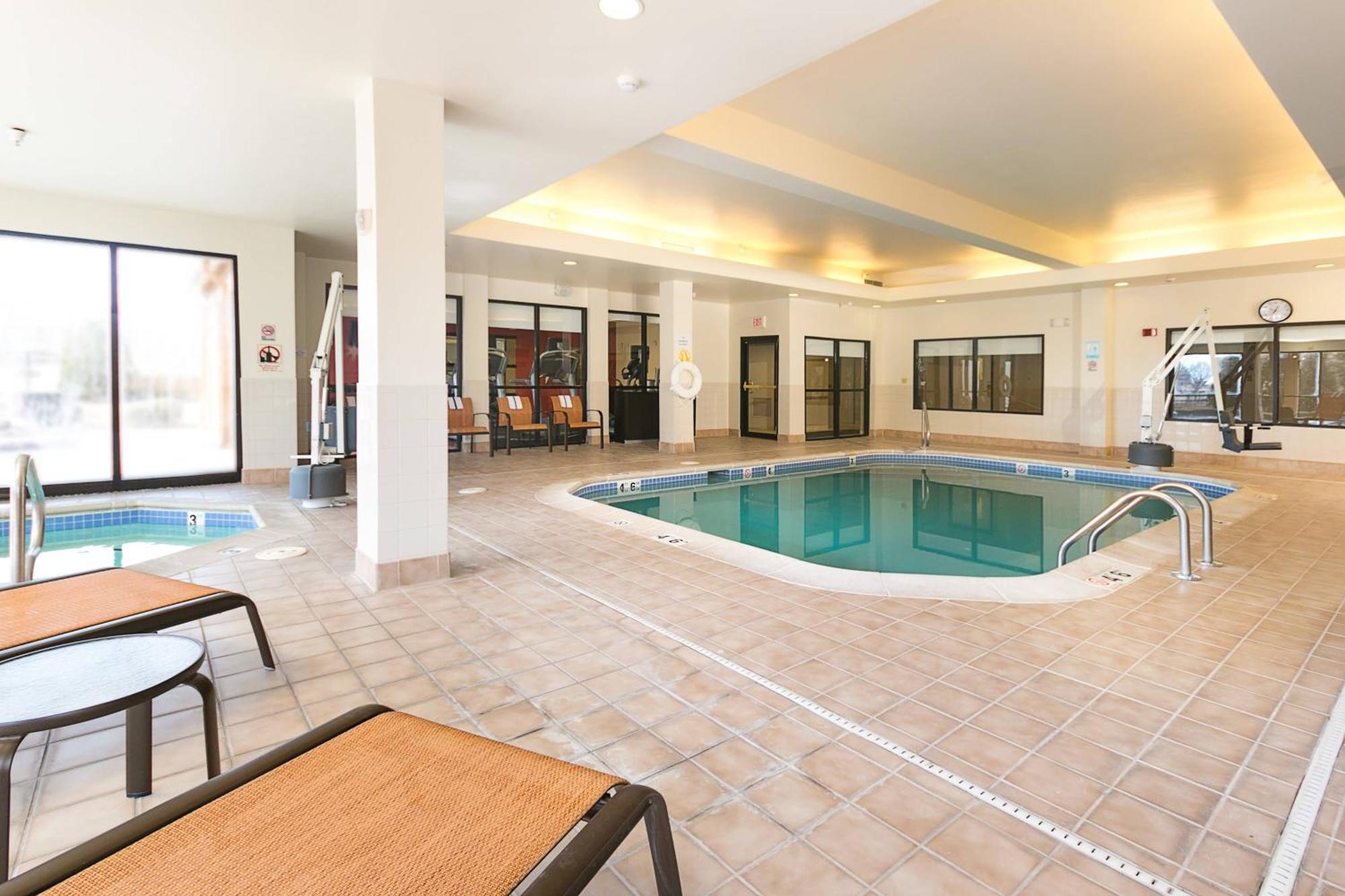 Courtyard Kansas City East/Blue Springs Ngoại thất bức ảnh